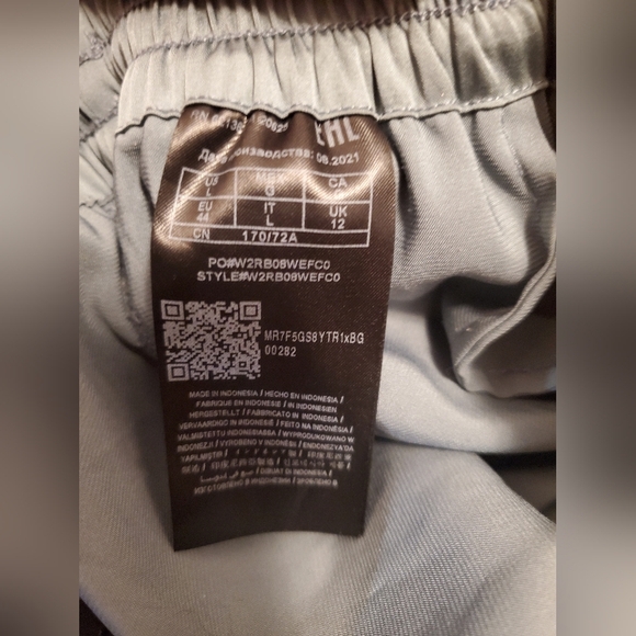 GUESS high rise satin jogger. Elastic waistband and cuffs. Green sage. Size L. - Picture 4 of 12